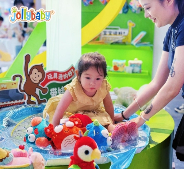 Jollybaby闪耀CBME 2025：7大新品全球首发，荣膺年度品牌跃升势能大奖！ 