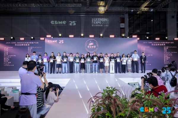 Jollybaby闪耀CBME 2025：7大新品全球首发，荣膺年度品牌跃升势能大奖！ 