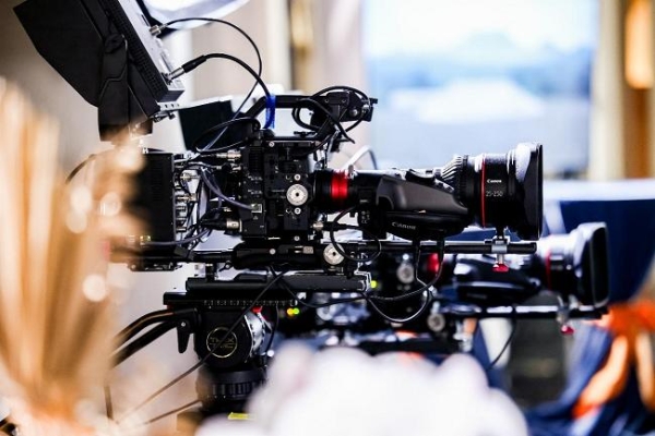 “佳直播PRO”点亮上海国际电影节暨ELLEMEN电影英雄之夜