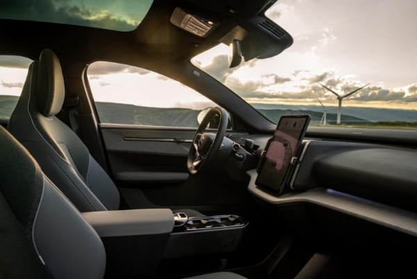 沃尔沃EX30：用北欧设计与极致安全，重新定义电动SUV 