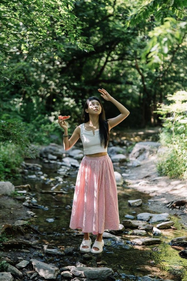 定格蝉鸣与光影 佳能EOS R100青春专微夏日人像拍摄指南