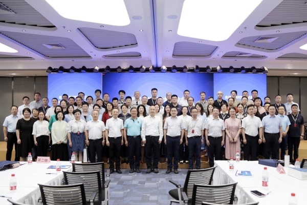 飞诺门阵与大兴经开区战略合作签约，并荣获2025低空经济十强奖