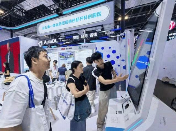 智创未来 | 长三角绿洲智谷闪耀2025WAIC，携手园区科技企业共筑AI新生态