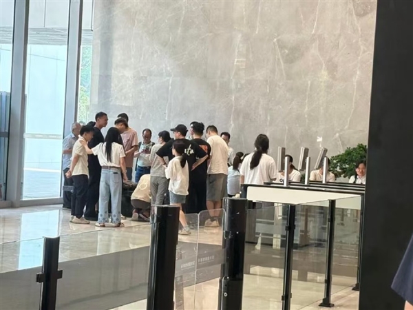 多名高管被指4月起就已退群 罗马仕员工担忧“复工存疑”