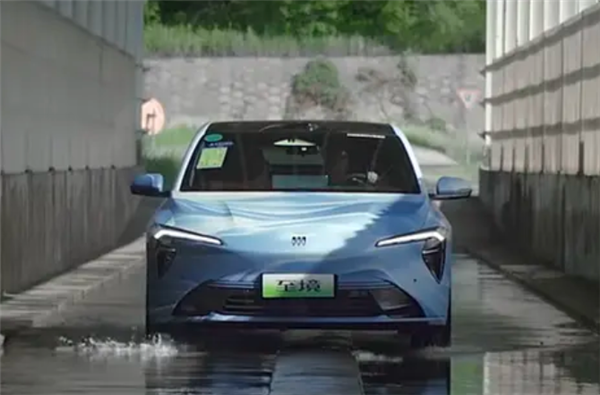 别克至境L7官方伪装实车曝光：配激光雷达+1.5T增程