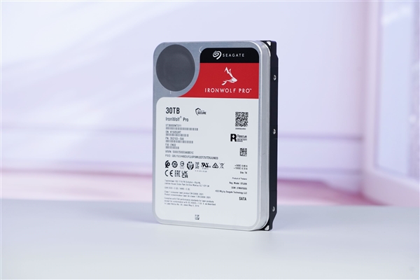 首款30TB硬盘！希捷酷狼Pro 30TB图赏