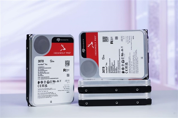 首款30TB硬盘！希捷酷狼Pro 30TB图赏