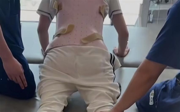 车祸致副驾驶女友高位截瘫后“玩消失” 律师：要赔20年