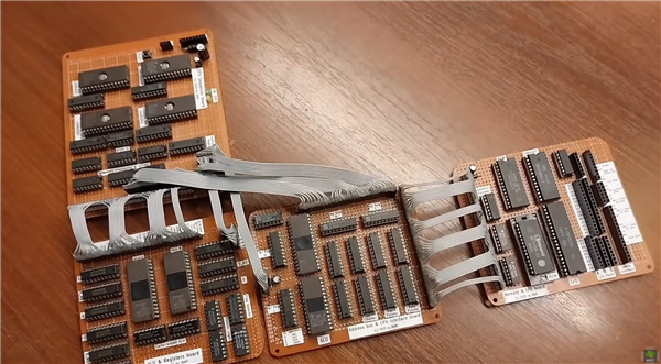 真·手搓CPU！旧芯片打造完整CPU：纯手工焊接+1800行汇编代码