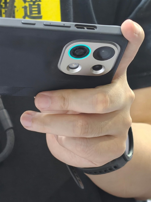 OPPO K13 Turbo系列真机亮相:自带风扇+RGB