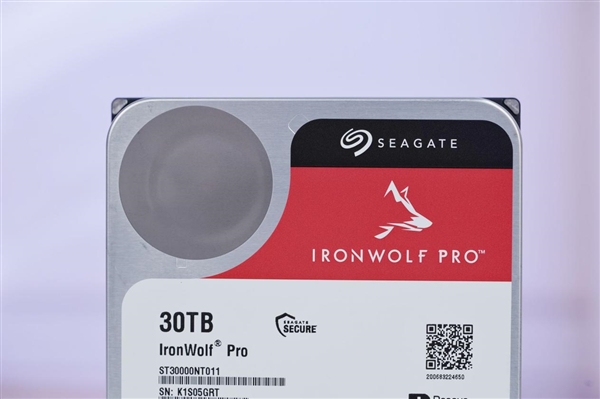 首款30TB硬盘！希捷酷狼Pro 30TB图赏