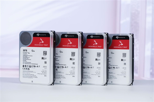 首款30TB硬盘！希捷酷狼Pro 30TB图赏