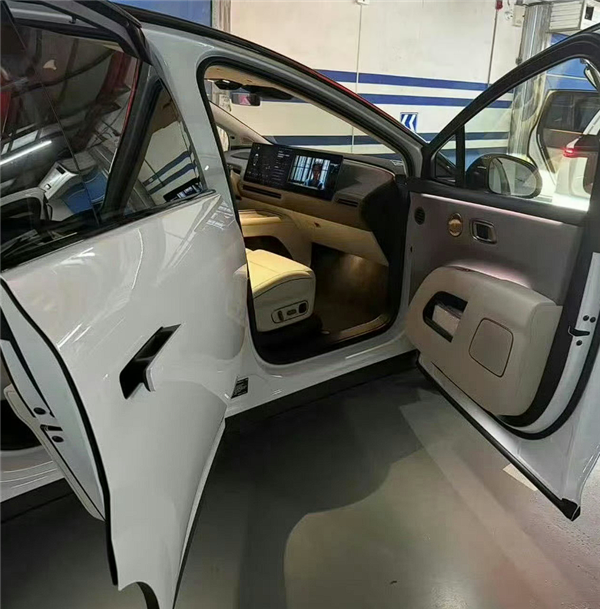 35万级家用纯电SUV 理想i8实车内饰首次曝光：比较眼熟
