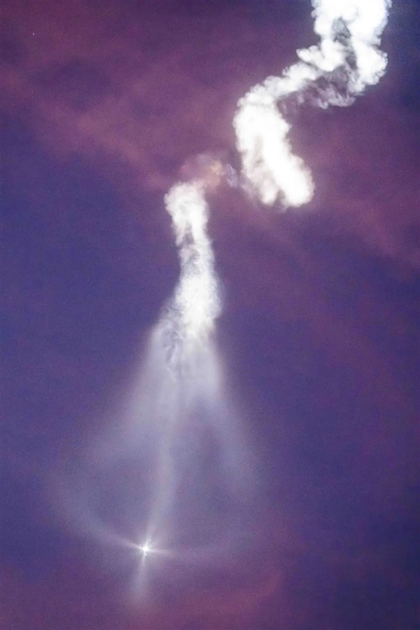 天舟九号飞船发射后壮观一幕：巨型“水母”游过太空