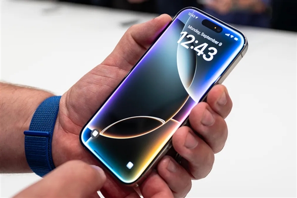 iPhone 17 Pro精准机模现身:铝合金一体化机身 一眼精致