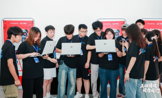 七彩虹限定熊猫游戏本首发8099元：熊猫主题设计 搭载星知岛AI