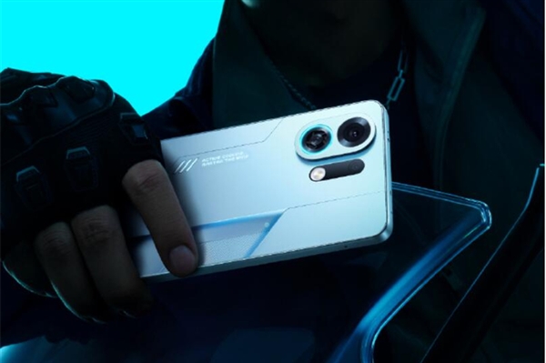 美女产品经理实测OPPO K13 Turbo吹蜡烛：火焰瞬间被吹灭