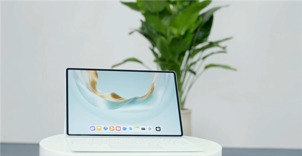 华为MatePad Pro 12.2亮相 首款全面搭载鸿蒙5的平板