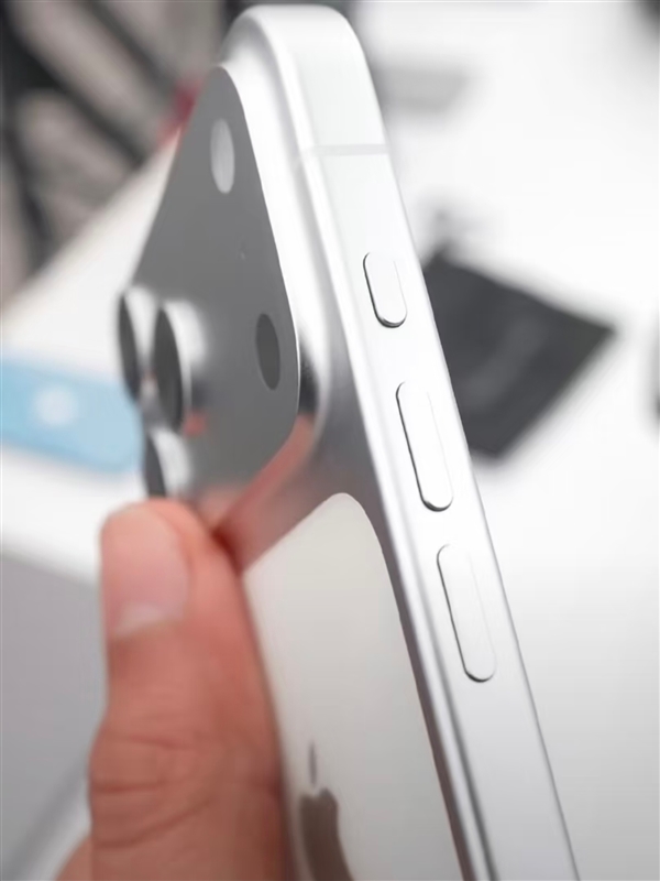 iPhone 17 Pro精准机模现身:铝合金一体化机身 一眼精致