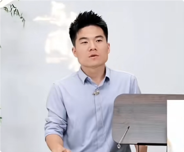 与辉同行回应董宇辉年收入二三十亿传闻：该信息不属实