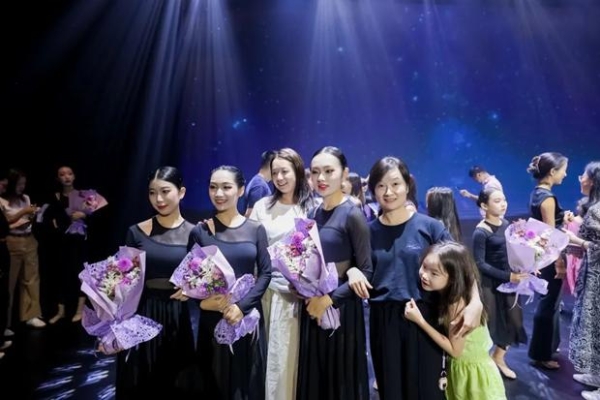 以星空为名｜师生共创原创现代舞剧场《星之梦舞》 