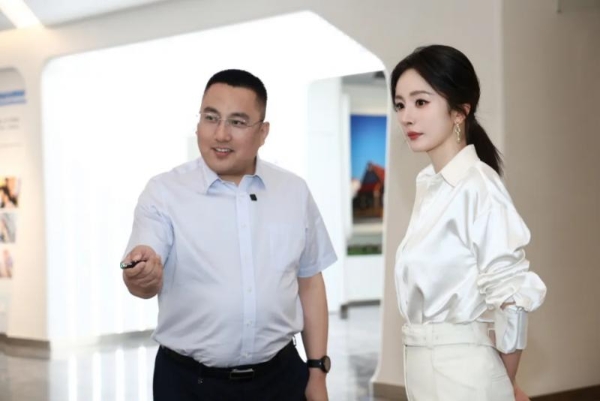 杨幂：做真实的选择，过严肃的生活 