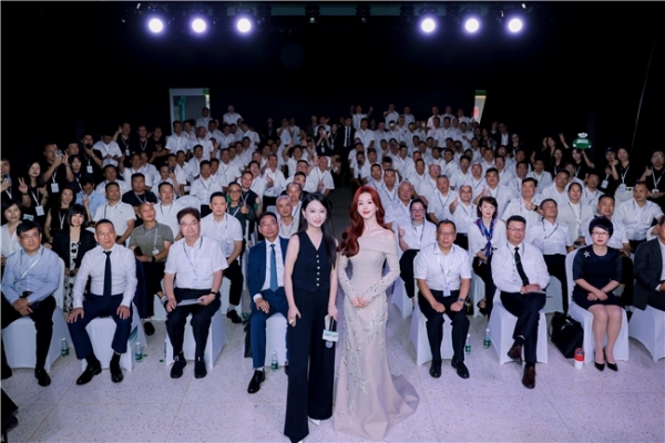 刘诗诗惊喜亮相！伟星水生态上海发布会 