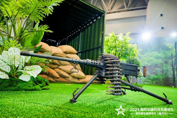 2025国防尖端科技全国巡礼暨军事主题嘉年华（重庆站）“八一”建军节在渝启幕，解锁国防教育新体验