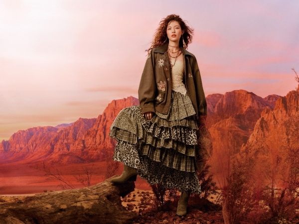 URBAN REVIVO携手全球品牌大使钟楚曦推出「梦想旅行家」联名系列，诠释时尚共创价值 