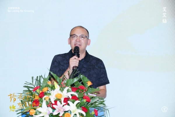 十年捐书45万册！艾艾贴蕲春公益行再筑30座元月图书馆 