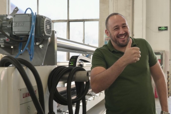 连港智造定义皮革辊涂行业新标杆：智能服务升级、国际巨头认证、展会实力引领 