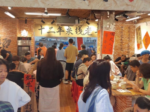 乔杉杉生烫牛肉米线直播斩获424万，米线赛道杀出黑马 