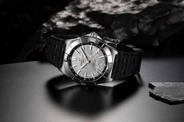 百年灵材质运用的多重探索 从实用到稀有，直至未来