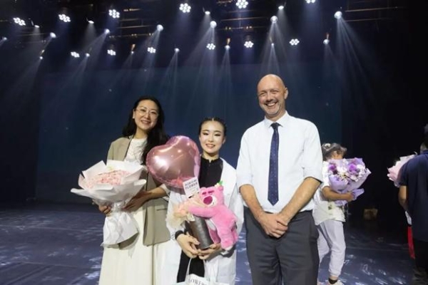 以星空为名｜师生共创原创现代舞剧场《星之梦舞》 