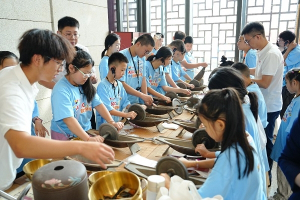 新达童AIGC非遗数智研学营北京开营 