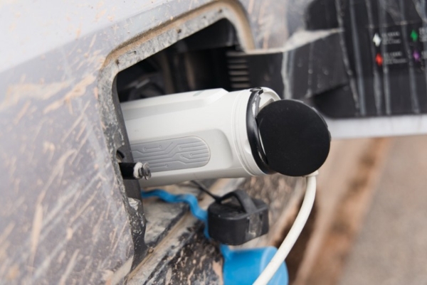 全维硬核实力征服5000米冰封禁区！猛士M817助力2025唐古拉山科考圆满收官！ 