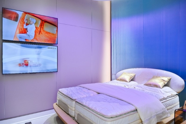 AI喜临门2025中报：一场关于战略转型的接力赛 