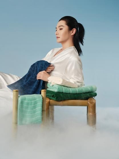 洁丽雅“毛巾少爷”携“百吋毛巾”应援苏超，与京东共启夏日焕新大促