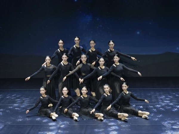以星空为名｜师生共创原创现代舞剧场《星之梦舞》
