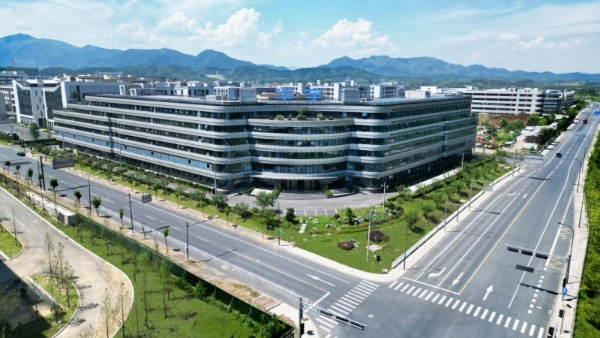 “不修只换”再升级！雅迪华宇电池行业首个推出13个月全换新服务