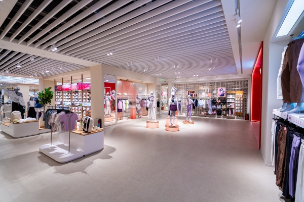 安踏集团：领跑体育用品产业全链AI革命 