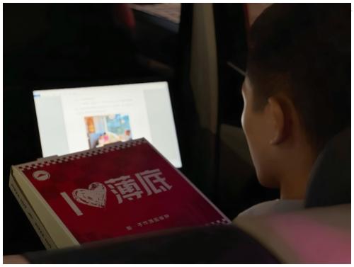 必胜客薄底披萨：生活的酥脆注脚 