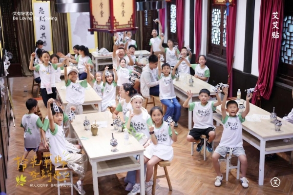 十年捐书45万册！艾艾贴蕲春公益行再筑30座元月图书馆 