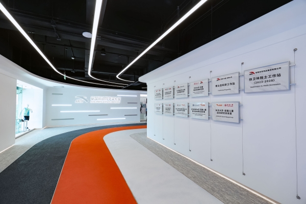 安踏集团：领跑体育用品产业全链AI革命 