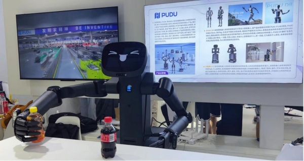 普渡机器人闪耀2025世界机器人大会，全形态具身智能产品矩阵震撼首秀 