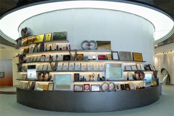 智能产线+名校团队：敷尔佳以双核引擎驱动百亿市值