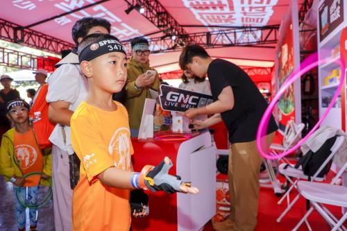 GNC健安喜携手京东健康，以专业营养护航斯巴达小勇士 