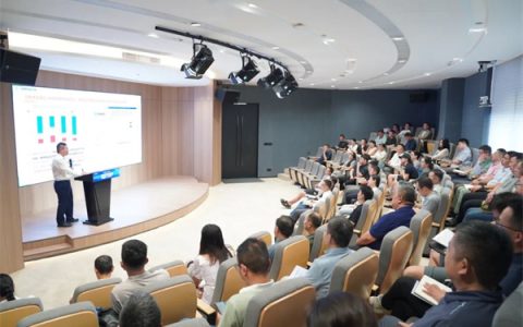 百思特高级副总裁邓佳驰受邀出席华中科技大学EMBA公开课，深度赋能企业战略选择与能力构建