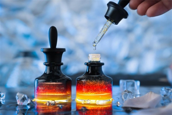 玫莉蔻相约《玩美咖》,与金莎共赴夏日光域，解锁发光肌奥秘 