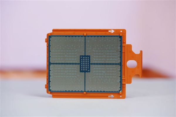 最强桌面CPU！AMD锐龙线程撕裂者9970X/9980X图赏